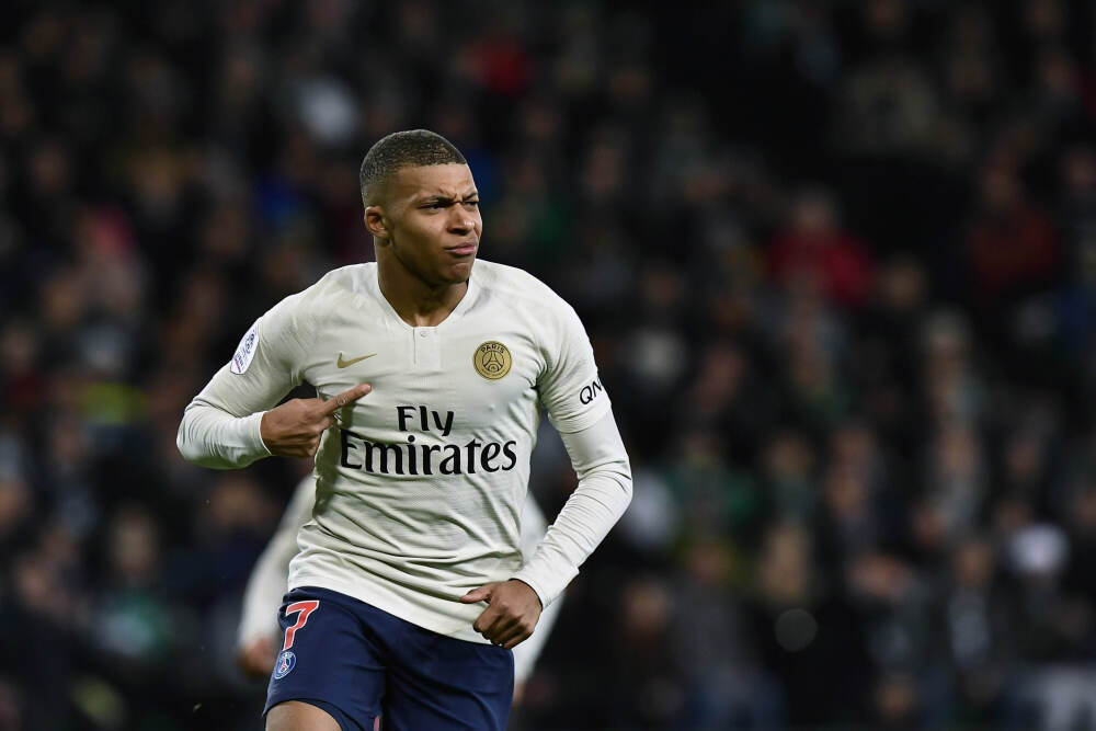 和讯投顾李鹏飞：普涨四连阳，周二要稳一手？